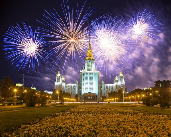 スパロウヒルズ ロシアのロモノソフモスクワ州立大学の花火 最高位のロシア教育機関である — ストック写真
