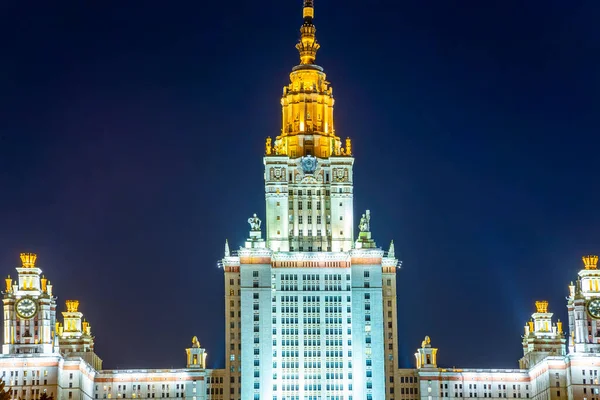 러시아의 스패로우 아름다운 석양을 배경으로 노소브 모스크바 대학교 러시아의 러시아에서 — 스톡 사진