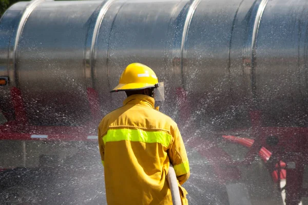 Bombero Luchando Por Ataque Fuego Durante Ejercicio Entrenamiento —  Fotos de Stock