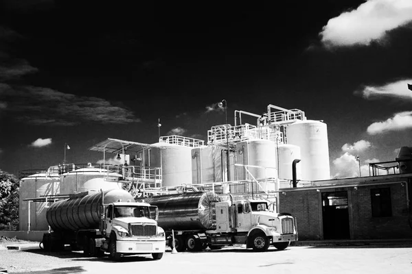 Industria Química Tanque Almacenamiento Camión Cisterna Planta Industrial —  Fotos de Stock