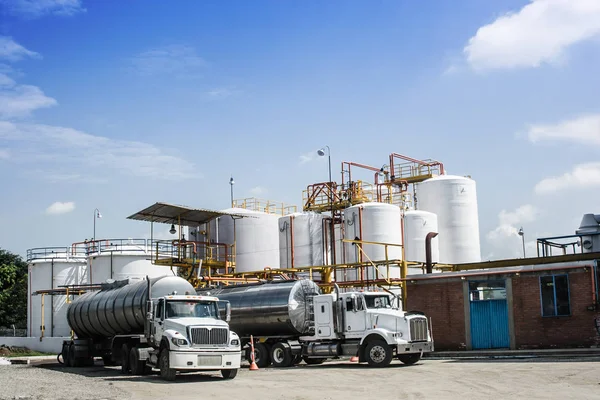 Industria Química Tanque Almacenamiento Camión Cisterna Planta Industrial —  Fotos de Stock