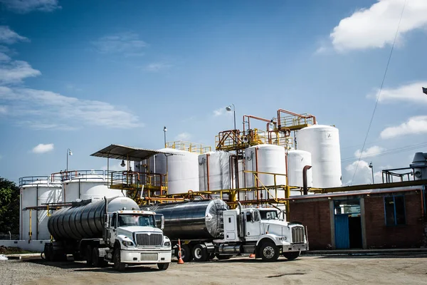 Chemický Průmysl Skladovacích Nádrží Tanker Truck Průmyslových Zařízení — Stock fotografie