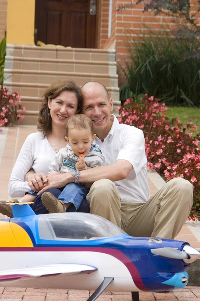 Familjen Njuter Hemma — Stockfoto