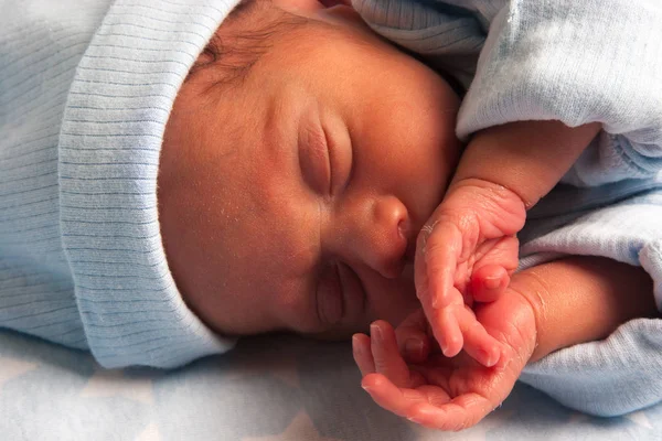 Porträt Eines Süßen Neugeborenen Jungen Der Schläft — Stockfoto