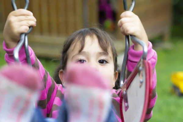 Niños Felices Balanceándose Parque —  Fotos de Stock