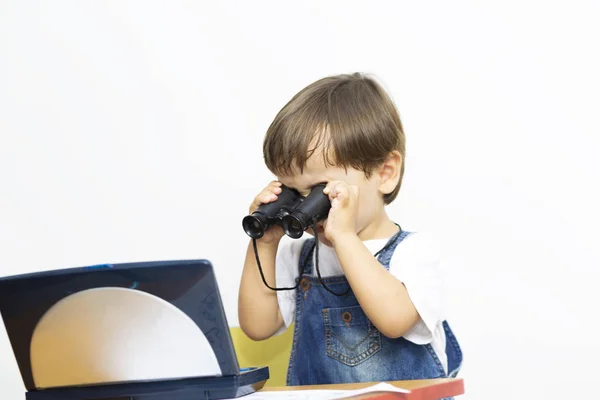 Šťastný chlapec hraje — Stock fotografie