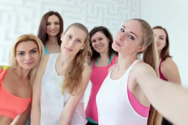 Group of young women dressed in sportswear taking selfie together — Stock Photo, Image