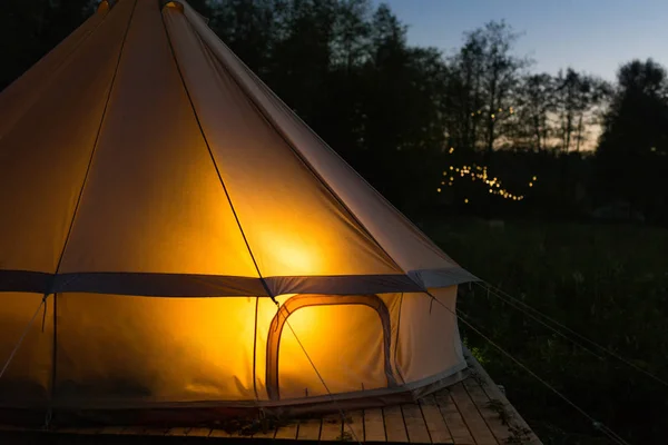 Camping canvas bell tent glows at night — Stock Photo, Image