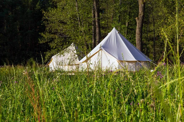 Camping lona sino tendas ao ar livre — Fotografia de Stock
