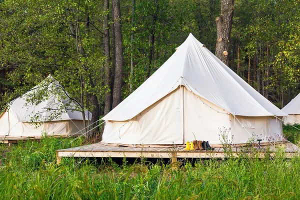 Two canvas bell tents outdoors at forest — Stock Photo, Image