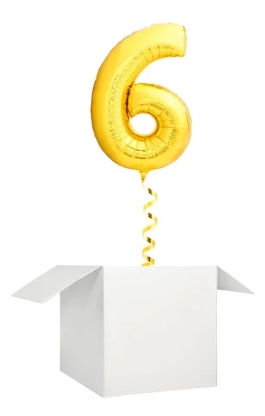 Gouden nummer zes ballon vliegen uit lege witte doos geïsoleerd op witte achtergrond — Stockfoto