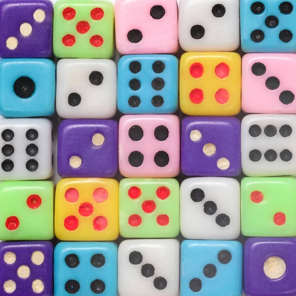 五颜六色的塑料骰子背景 — 图库照片