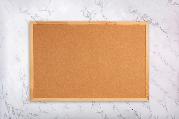 Blank corkboard on marble background. Cork pinboard on marble texture — Stock Photo, Image