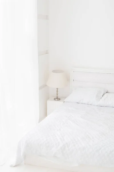 Intérieur de la chambre blanche — Photo