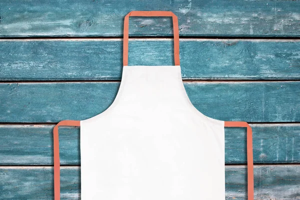 Apron putih di biru — Stok Foto