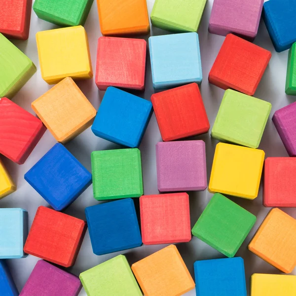 Верхний вид красочных кубиков — стоковое фото