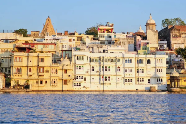 Udaipur historical buildings in Rajastan, India — Stock Photo, Image