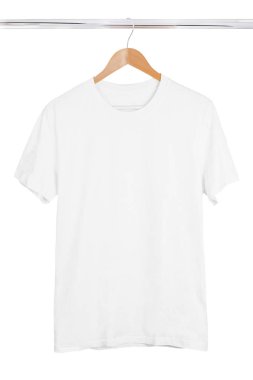 Boş beyaz t-shirt üzerine beyaz arka plan üzerinde izole askı