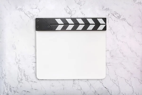 White clapboard on white marble background. Clapper board template. Flat lay — Stock Photo, Image