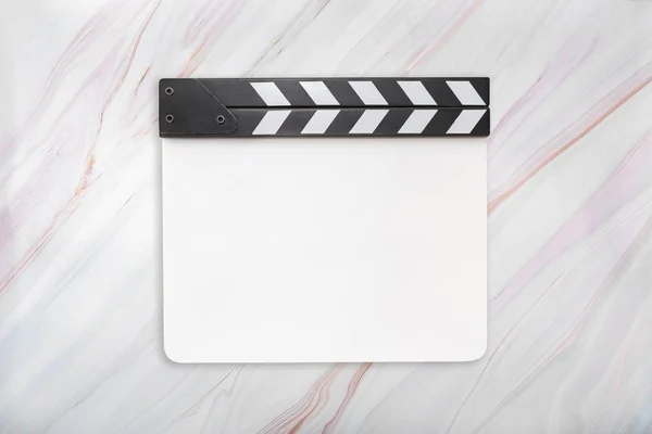 Blank white acrylic clapboard on natural marble texture — Stock Photo, Image