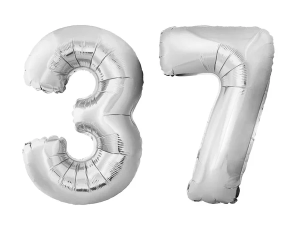 Número 37 trinta e sete feitos de balões infláveis de prata isolados em fundo branco. Balões de hélio rosa formando 37 trinta e sete — Fotografia de Stock