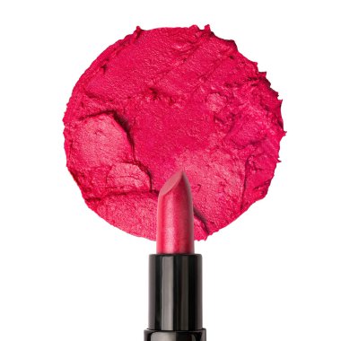 Beyaz arkaplanda kırmızı ruj izole edilmiş boş ruj izi.