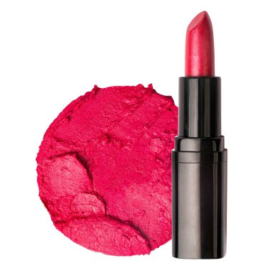 Beyaz arka planda izole edilmiş ruj izli kırmızı ruj.