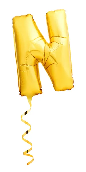 Złote litery N wykonane z balon nadmuchiwany z ciągiem na białym tle — Zdjęcie stockowe