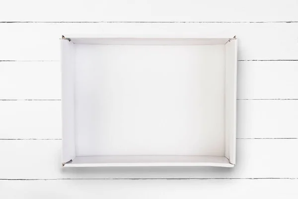 Prázdné krabici na bílém pozadí — Stock fotografie