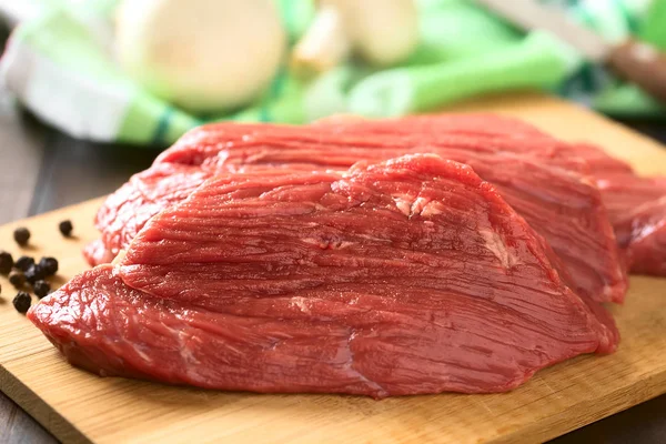 Fresh Raw Boneless Beef Meat Cut Slices Photographed Natural Light — Stock Photo, Image