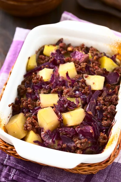 Baked Red Cabbage Apple Mincemeat Potato Casserole Dish Photographed Natural — Stock Photo, Image