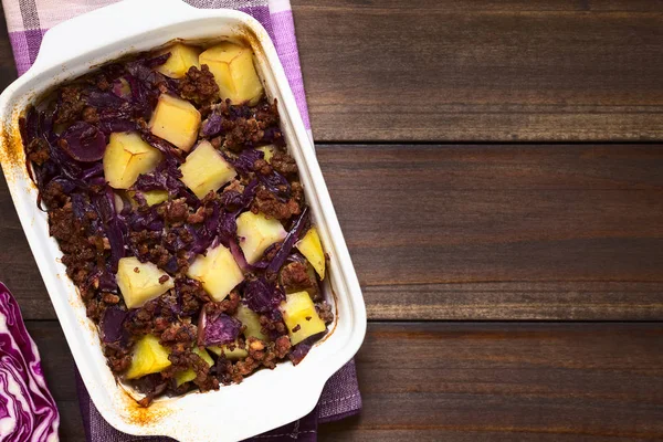 Baked Red Cabbage Apple Mincemeat Potato Casserole Dish Photographed Overhead — Stock Photo, Image