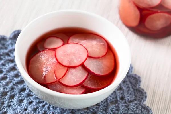 Fresh Radishes Cut Thin Slices Pickled Red Wine Vinegar Sugar — Stock Photo, Image