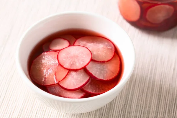 Fresh Radishes Cut Thin Slices Pickled Red Wine Vinegar Sugar — Stock Photo, Image