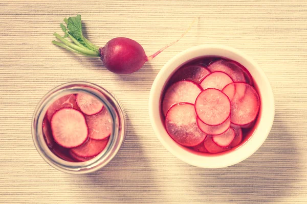 Fresh Radishes Cut Thin Slices Pickled Red Wine Vinegar Sugar — Stock Photo, Image