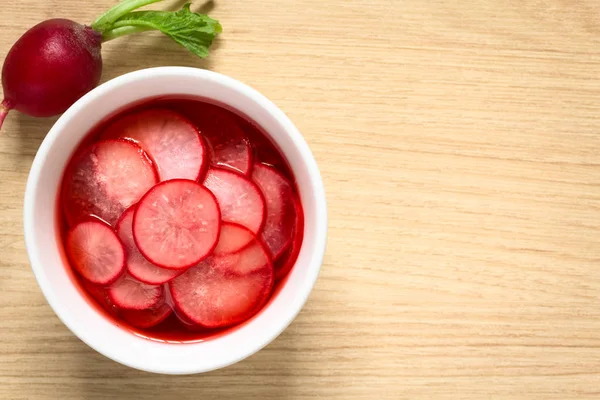 Fresh Radishes Cut Thin Slices Pickled Red Wine Vinegar Sugar — Stock Photo, Image