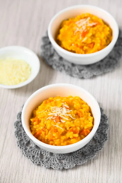 Verse Zelfgemaakte Wortel Risotto Gemaakt Met Gepureerde Wortel Geroosterde Wortel — Stockfoto