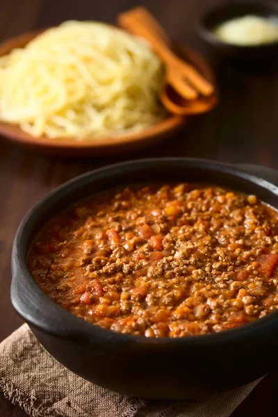 Salsa Boloñesa Casera Hecha Tomates Frescos Cebolla Zanahoria Ajo Picadillo —  Fotos de Stock