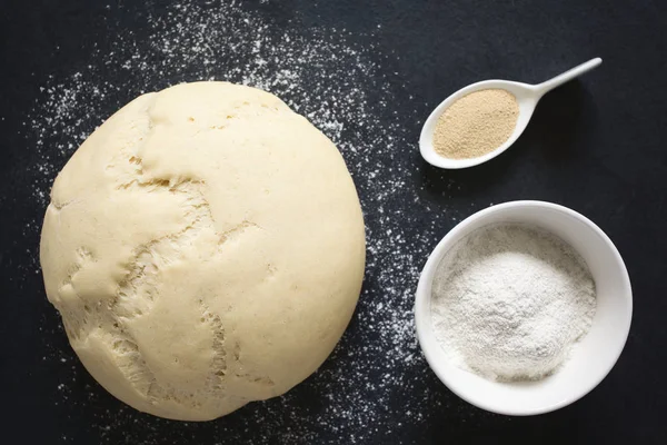 Risen Proved Yeast Dough Bread Pizza Floured Slate Surface Ingredients — Stock Photo, Image