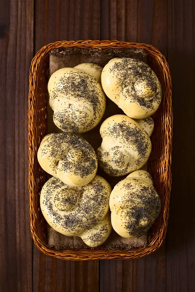 Homemade Poppy Seed Bread Rolls Basket Photographed Overhead Dark Wood — Stock Photo, Image