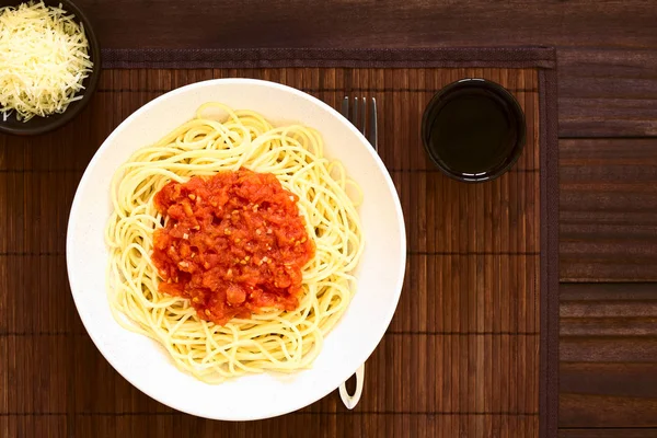 Traditionele Italiaanse Spaghetti Alla Marinara Spaghetti Met Tomatensaus Kom Met — Stockfoto