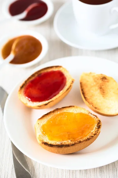 Continental Breakfast Consisting Toasted Bread Rolls Butter Peach Strawberry Jam — Stock Photo, Image