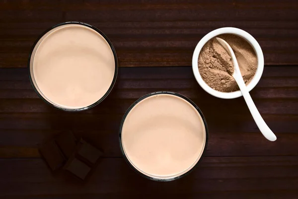 Chocolate Milk Drink Glasses Chocolate Cocoa Powder Side Photographed Overhead — Stock Photo, Image
