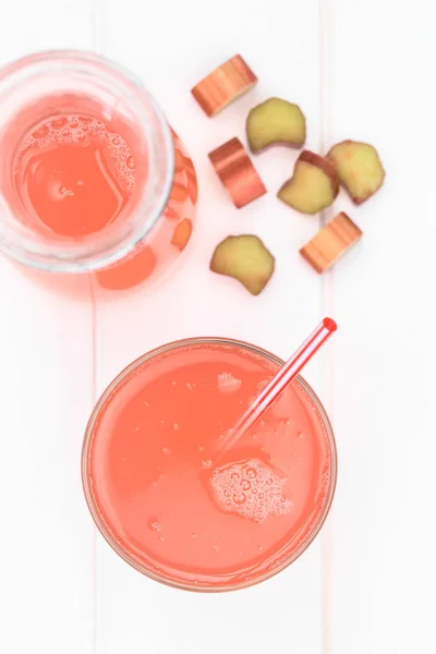 Refreshing Homemade Rhubarb Juice Photographed Overhead White Wood Selective Focus — Stock Photo, Image