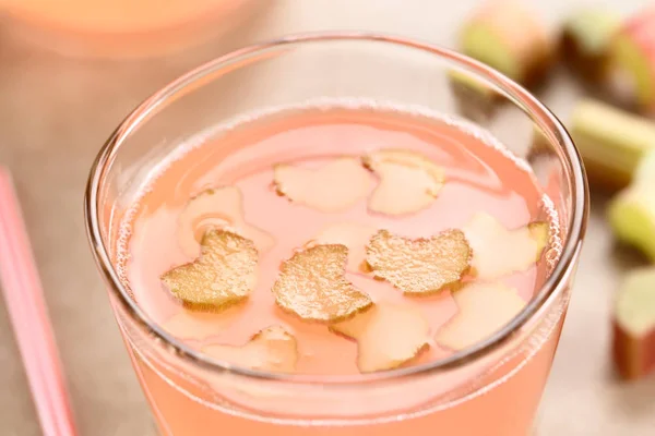 Refreshing Homemade Rhubarb Juice Thin Slices Rhubarb Top Selective Focus — Stock Photo, Image
