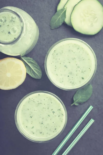 Refreshing Green Cucumber Yogurt Mint Lemon Smoothie Glasses Photographed Overhead — Stock Photo, Image