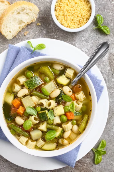 Sopa Verduras Casera Fresca Hecha Calabacín Apio Zanahoria Guisantes Frijoles — Foto de Stock