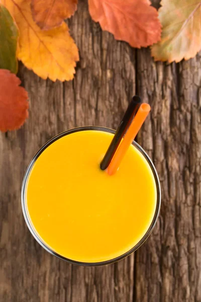 Fresh Homemade Pumpkin Smoothie Glass Drinking Straws Photographed Overhead Wood — Stock Photo, Image