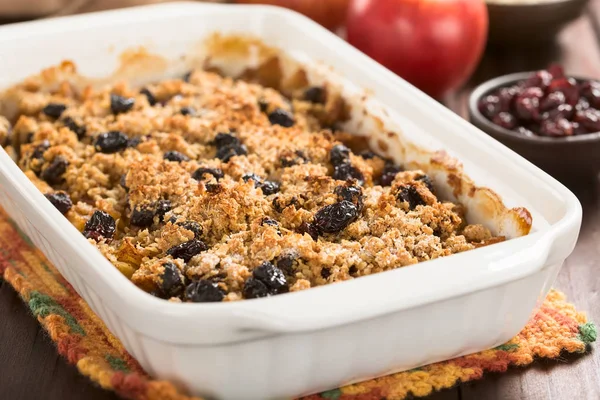 Manzana Recién Horneada Casera Arándano Avena Desmoronan Crujientes Plato Cazuela —  Fotos de Stock