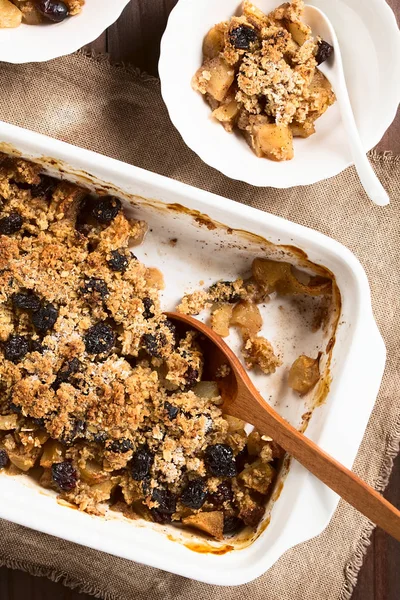 Fresh Homemade Baked Apple Cranberry Oatmeal Crumble Crisp Casserole Dish — Stock Photo, Image